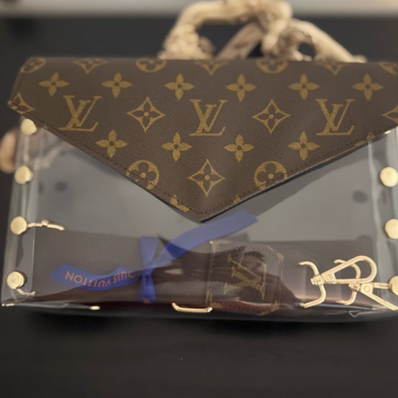 🩷 Large Monogram Stadium Crossbody with Adjustable Strap UPCYCLED 🩷 - Picture 4 of 4